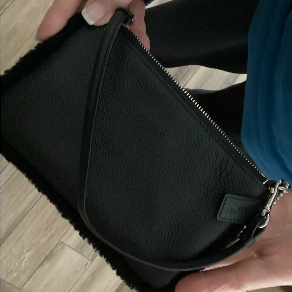 Coach BP Shearling corner zip black wristlet - Picture 3 of 4
